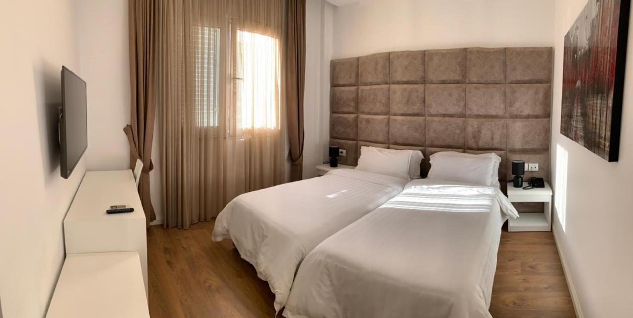 Ramel Hotel ティラナ エクステリア 写真