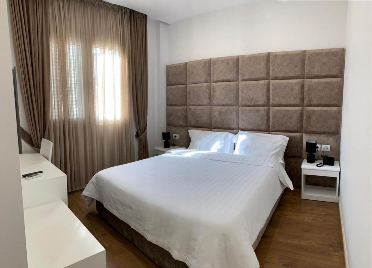 Ramel Hotel ティラナ エクステリア 写真